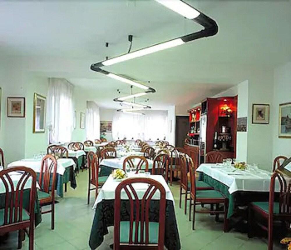 Hotel Fortunella Lido di Camaiore Exterior photo