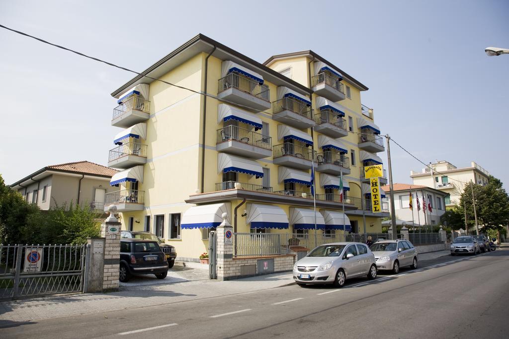 Hotel Fortunella Lido di Camaiore Exterior photo