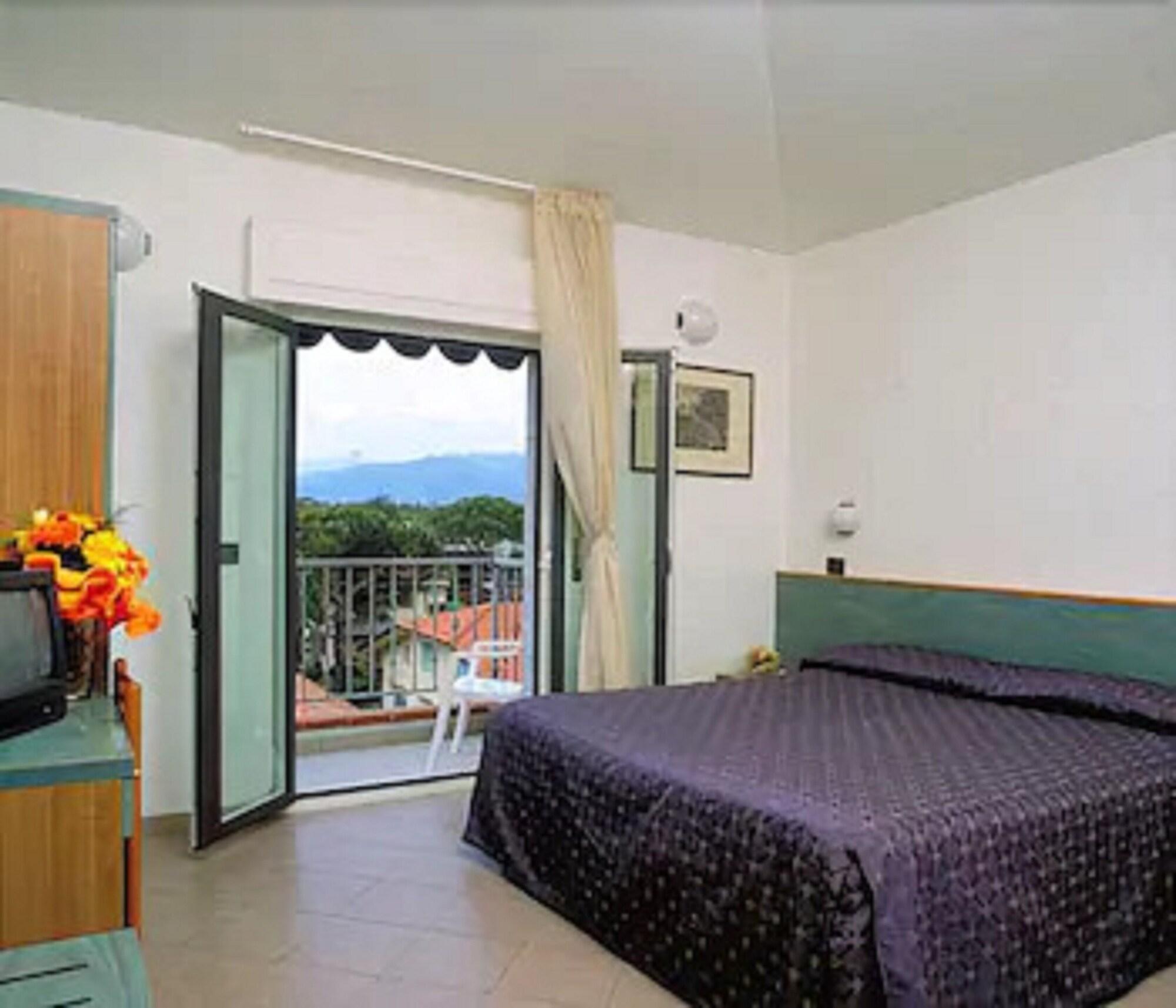 Hotel Fortunella Lido di Camaiore Exterior photo
