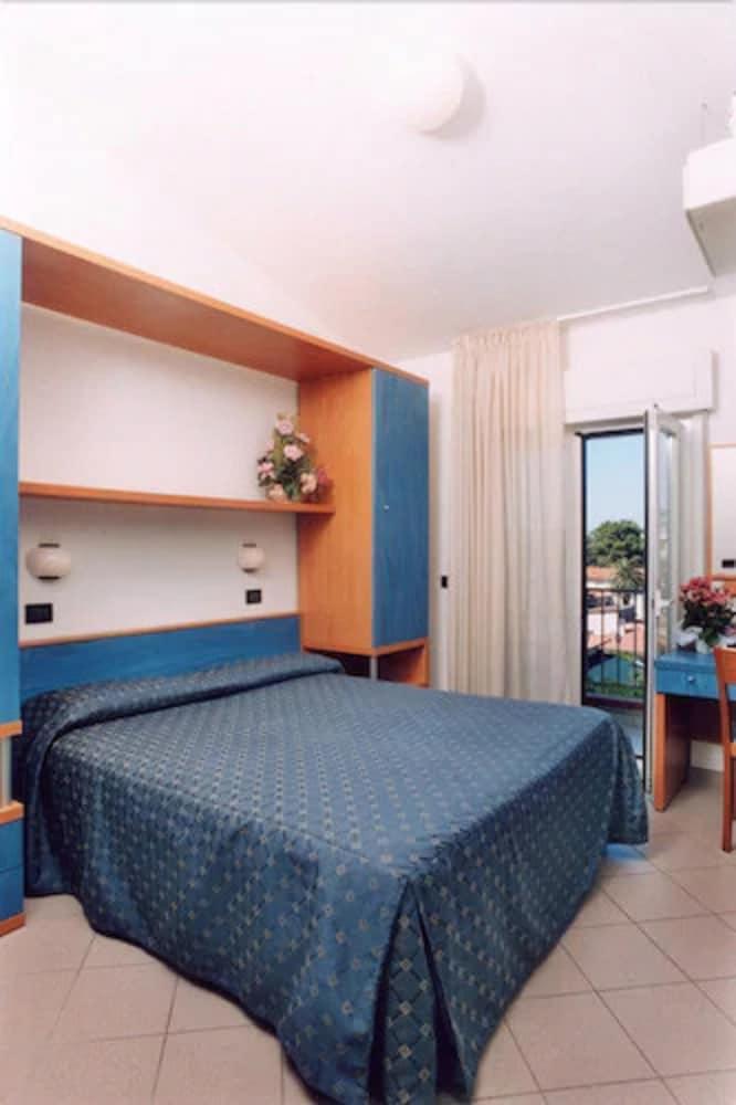 Hotel Fortunella Lido di Camaiore Exterior photo