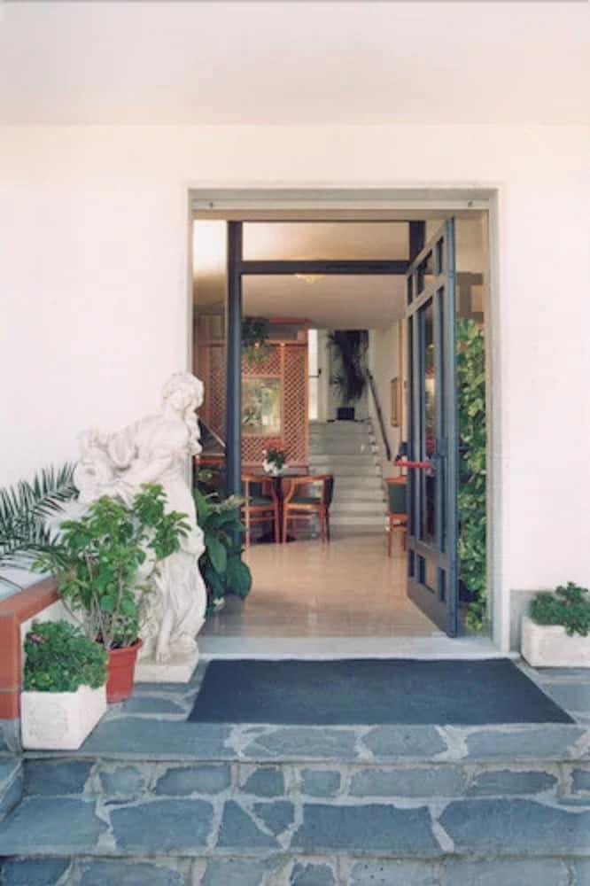 Hotel Fortunella Lido di Camaiore Exterior photo