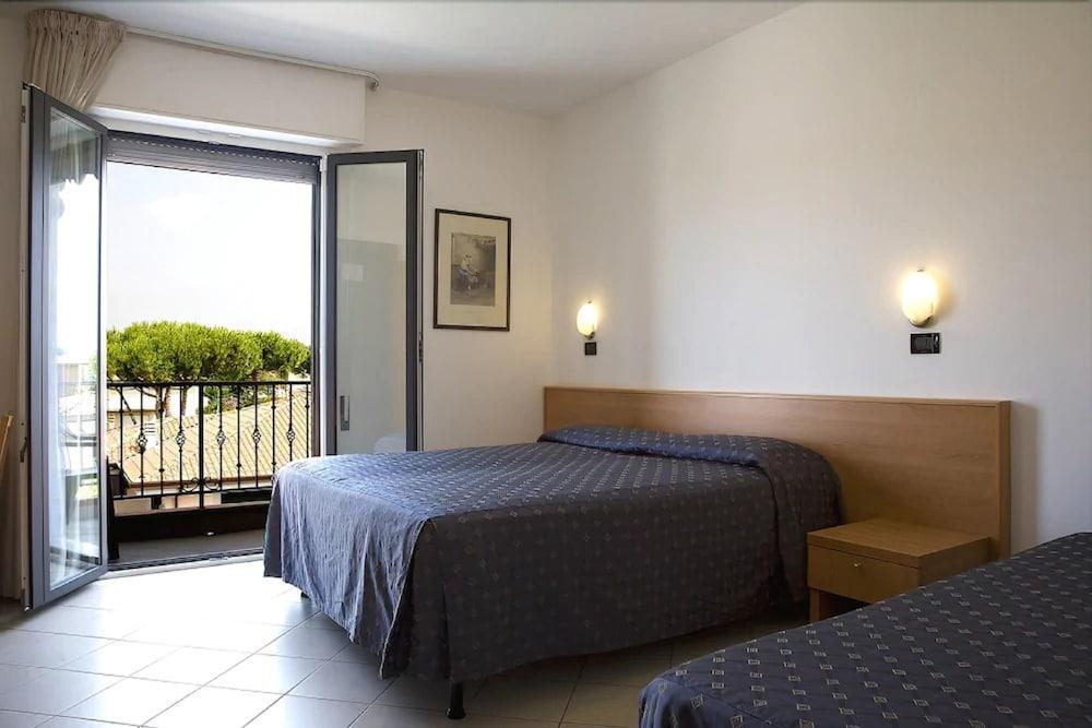 Hotel Fortunella Lido di Camaiore Exterior photo