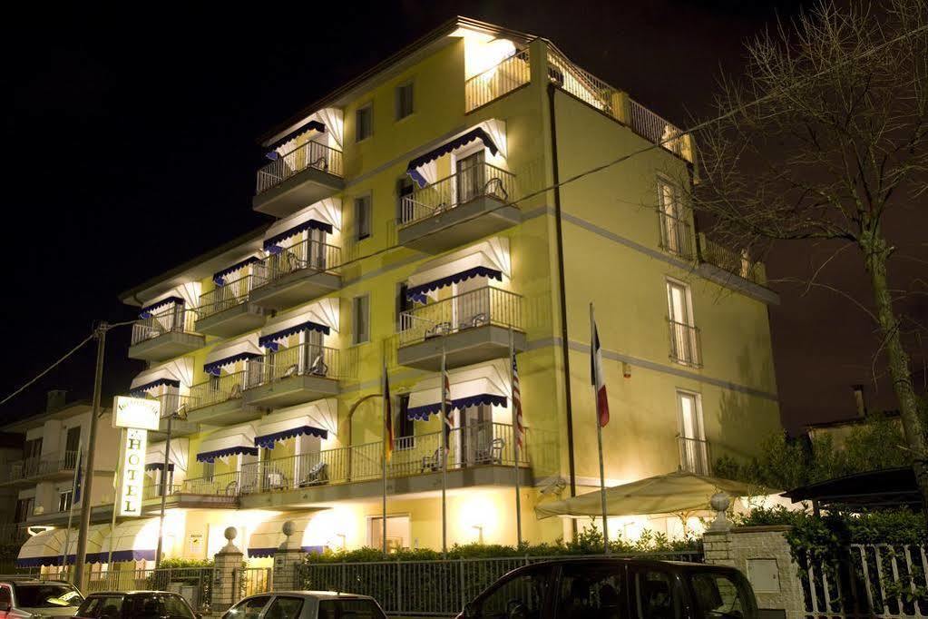 Hotel Fortunella Lido di Camaiore Exterior photo