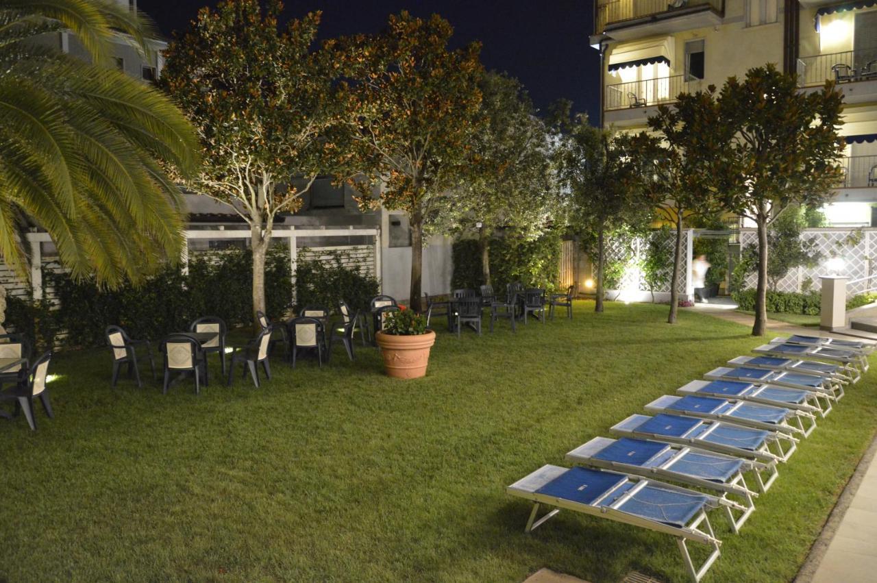 Hotel Fortunella Lido di Camaiore Exterior photo