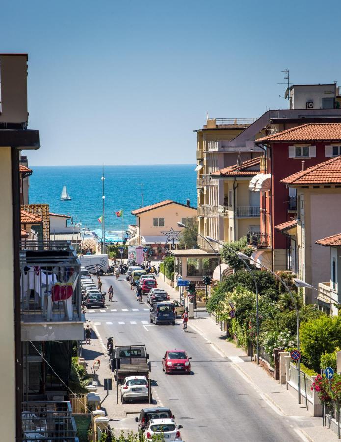 Hotel Fortunella Lido di Camaiore Exterior photo