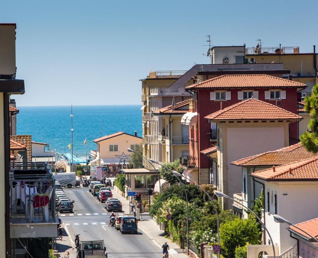 Hotel Fortunella Lido di Camaiore Exterior photo
