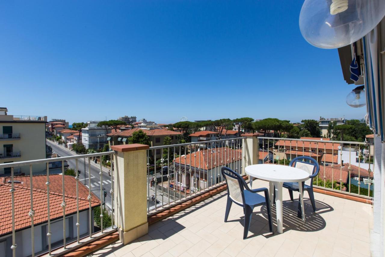 Hotel Fortunella Lido di Camaiore Exterior photo